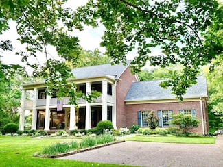 605 Natchez Bend Rd, Nashville, TN 37221