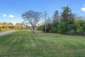 1875 Rath Ln, Oshkosh, WI 54902