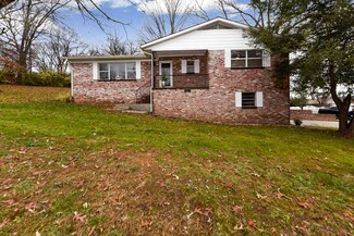 2621 Hillwood Dr, Maryville, TN 37804