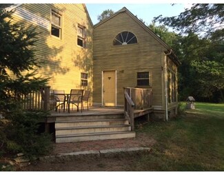 8 Oak St, Plympton, MA 02367