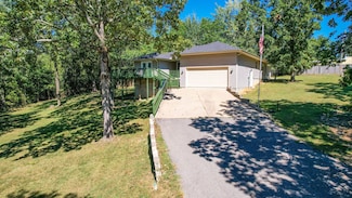 61 Doreen Dr, Mountain Home, AR 72653