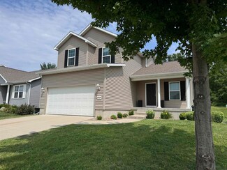 5120 Luke St, Cedar Falls, IA 50613
