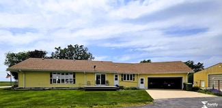 408 Kline St, Shickley, NE 68436