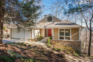 210 Claymoor Ct, Flat Rock, NC 28731