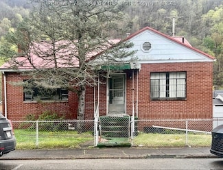 161 1/2 Kanawha Ave, Smithers, WV 25186