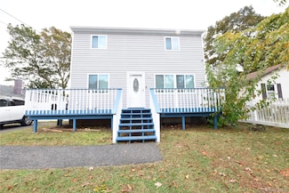 18 Pennwood Dr, Mastic Beach, NY 11951