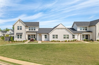 555 Grey Oak Cir, Auburn, AL 36830