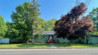 9309 Cayuga Dr, Niagara Falls, NY 14304