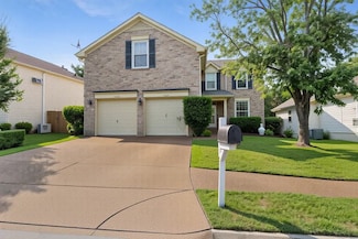 2216 Falcon Creek Dr, Franklin, TN 37067