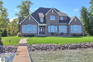 4654 Mollineaux Rd, Frankfort, MI 49635