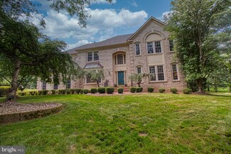 1086 Safa St, Herndon, VA 20170