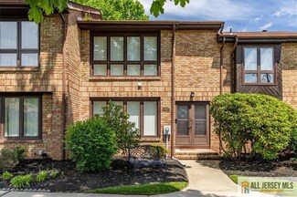 369 Willowbrook Dr, North Brunswick, NJ 08902