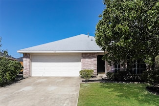 725 Azalea Ln, Cedar Hill, TX 75104