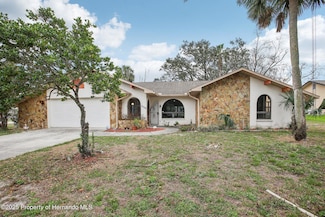 4051 S Oakhurst Dr, Homosassa, FL 34446