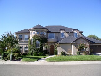2570 Crescent Moon Ct, Redding, CA 96001