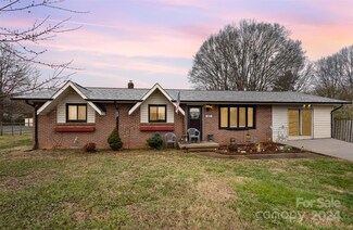 5231 Hall St, Conover, NC 28613