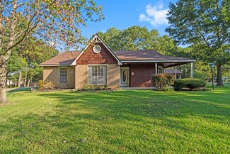 11841 Lakeview Manor Dr, Willis, TX 77318