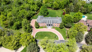 2345 Dorina Dr, Northfield, IL 60093