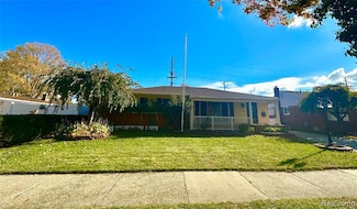 114 Lyons Dr, Troy, MI 48083