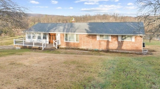 988 Hoch Rd, Danielsville, PA 18038