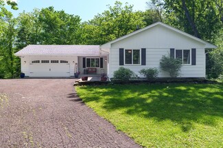 4580 Oak Pond Rd, Saint Paul, MN 55123