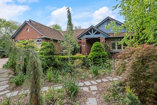 2806 Oakmont Ct, Champaign, IL 61821