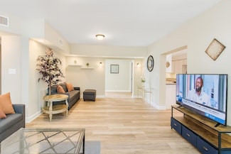 10222 66th Ave, Seminole, FL 33772