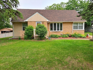 487 Roselawn Ave E, Saint Paul, MN 55117
