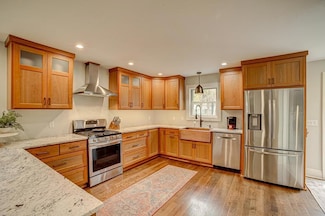 616 5th St N, Stillwater, MN 55082