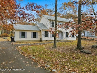 2312 Cramer Ct, Bushkill, PA 18324