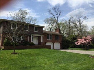 1334 River Forest Dr, Freeport, PA 16229