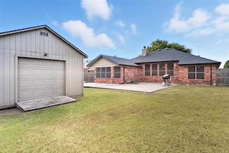 2520 Port Rush Dr, Moore, OK 73160