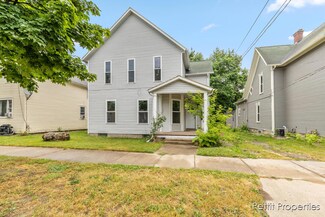 558 Fremont Ave NW, Grand Rapids, MI 49504