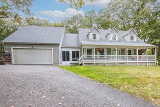 28 Center St, Groveland, MA 01834