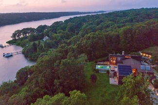 400 Barnes Rd, Vineyard Haven, MA 02568