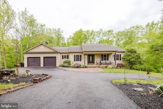 333 White Oaks Dr, Martinsburg, WV 25404