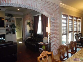 8105 Lavender Dr, Baton Rouge, LA 70818