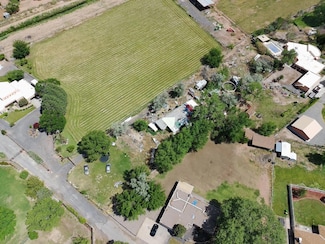 955 Mcnew Ln, Bosque Farms, NM 87068