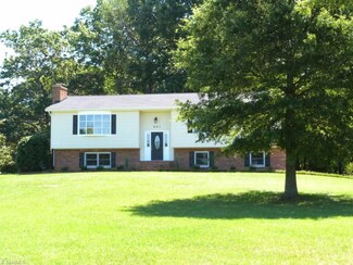 921 Walkertown Guthrie Rd, Winston Salem, NC 27101