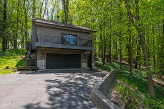 2615 Kensington Dr, Kalamazoo, MI 49008