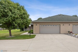 966 33rd St S, Moorhead, MN 56560