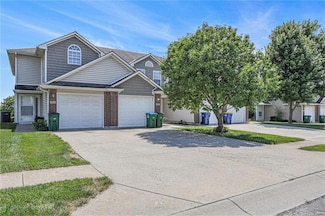902 SW Peach Tree Ln, Blue Springs, MO 64064