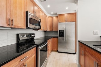 183 Oak St Unit 306, Newton Upper Falls, MA 02464