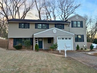 48 Bayberry Ln, Middletown, NJ 07748