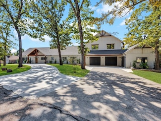 102 Shadywood Place, Enchanted Oaks, TX 75156