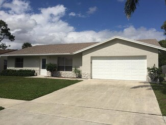 4633 Blue Pine Cir, Lake Worth, FL 33463