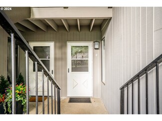 4000 Carman Dr Unit A4, Lake Oswego, OR 97035