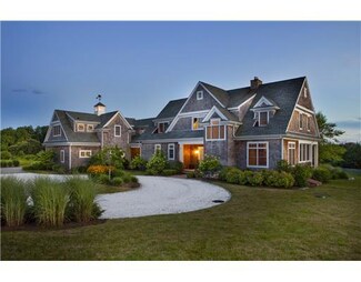 56 Elizabeth Ln, Middletown, RI 02842