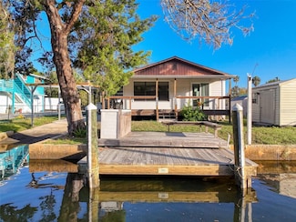 6176 Island Dr, Weeki Wachee, FL 34607