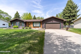 3209 King Place, Grand Forks, ND 58201